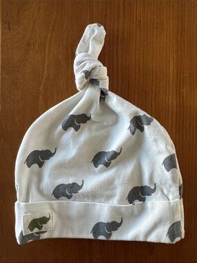 Organic cotton. Soft Elephant Print Baby Knot Hat - White and Gray